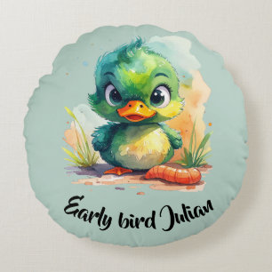 Early bird, kleine grüne Ente fängt den Wurm Round Pillow