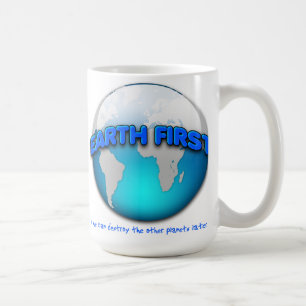 Earth First Funny Mug — regarde déformée dans la p
