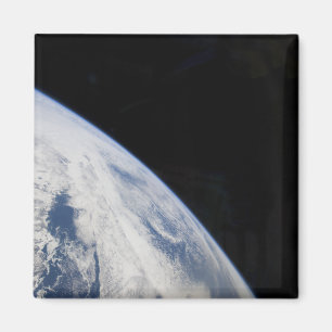 Earth's horizon and the blackness of space magnet