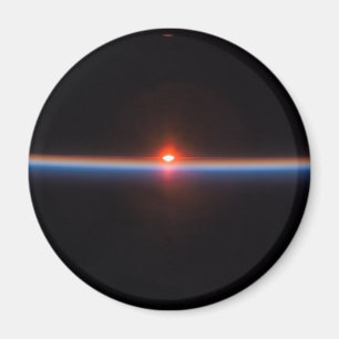 Earth's Horizon Magnet