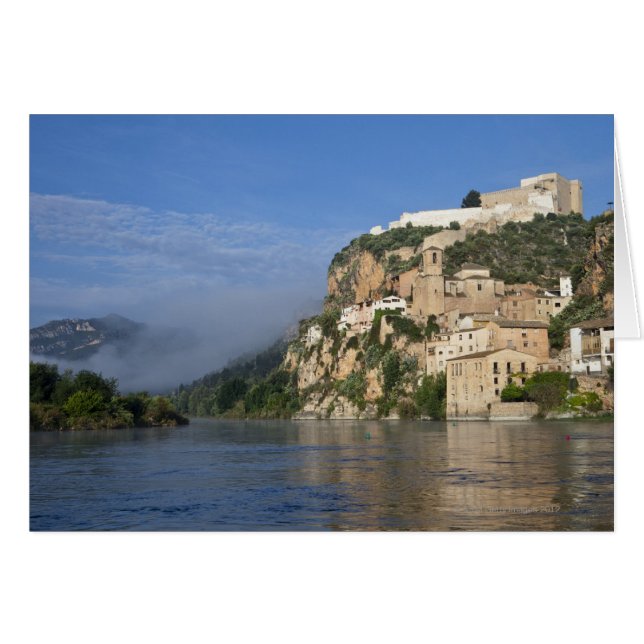 Ebro River (Ria Ebre); Château des Templiers; débu (Devant horizontal)