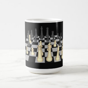 Échiquier avec des pièces d'échecs - tasse faite
