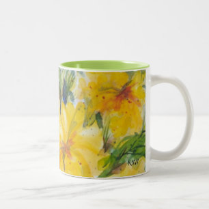 Éclaboussure de tasse jaune