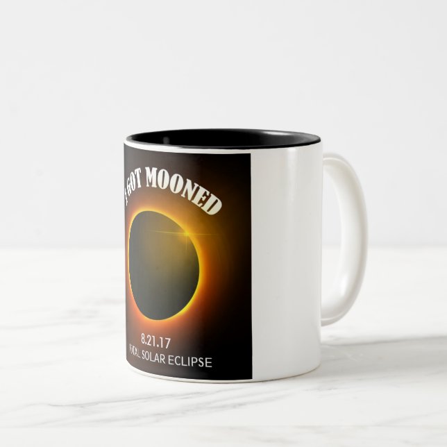 Éclipse solaire totale j'ai obtenu la tasse de (Devant droit)