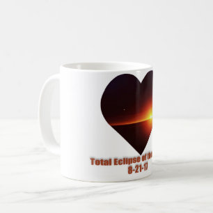 Éclipse totale de la tasse de café de coeur