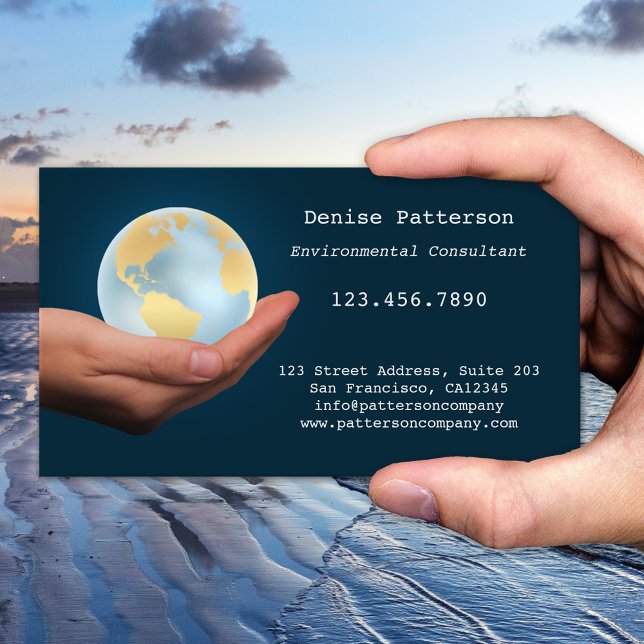 Eco Friendly Globe Environnement Carte de visite (Professional business card featuring a hand offering an illuminated globe on a dark blue background)
