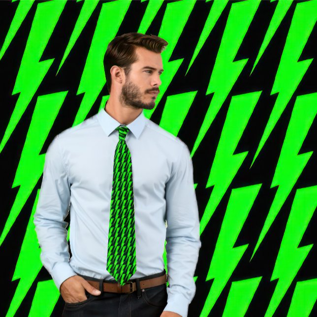 Écran à cravate de néon vert et noir (Man wears a tie with a neon green lightning pattern on black.)