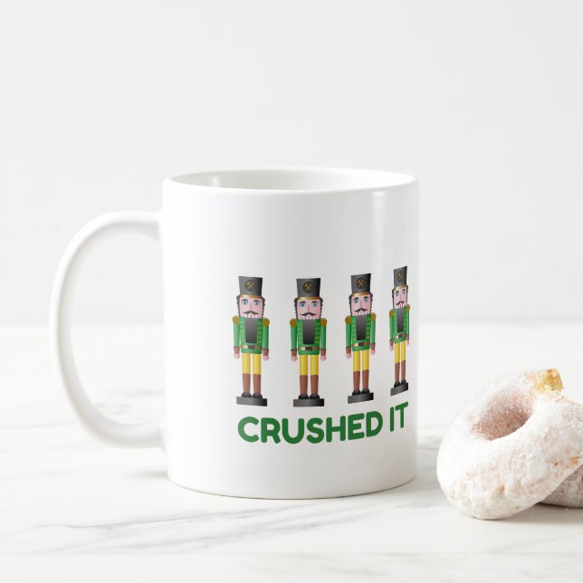 Écrasé le tasse de café drôle de Noël de (Avec donut)