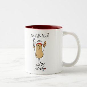 Écrous au sujet de tasse de soins