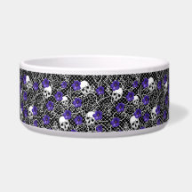 Fleurs violettes, crânes et dentelle