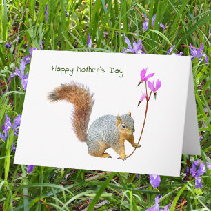 Écureuil avec carte de fête des mères Fleurs sauva