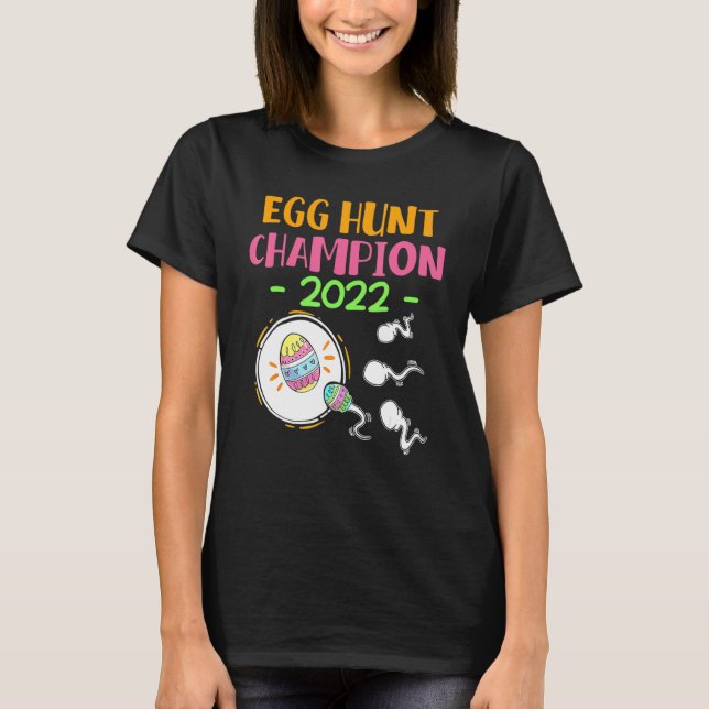 Egg hunt champion 2022 Easter Pregnancy Announceme T-Shirt (Front)