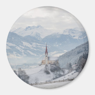Église à Zillertal en hiver aimant rond