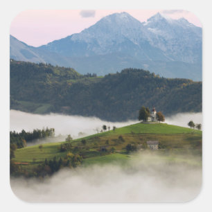 Eglise St Thomas et montagnes, autocollant Slovéni