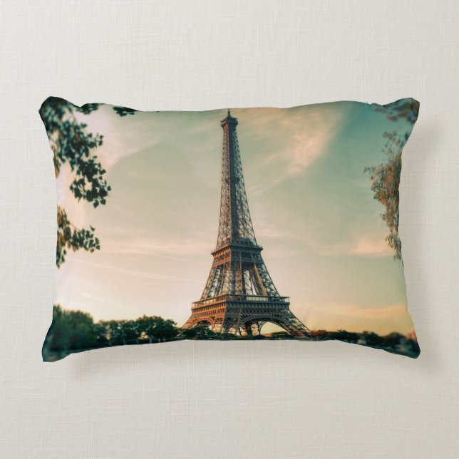Eiffel tower throw pillow (Front)