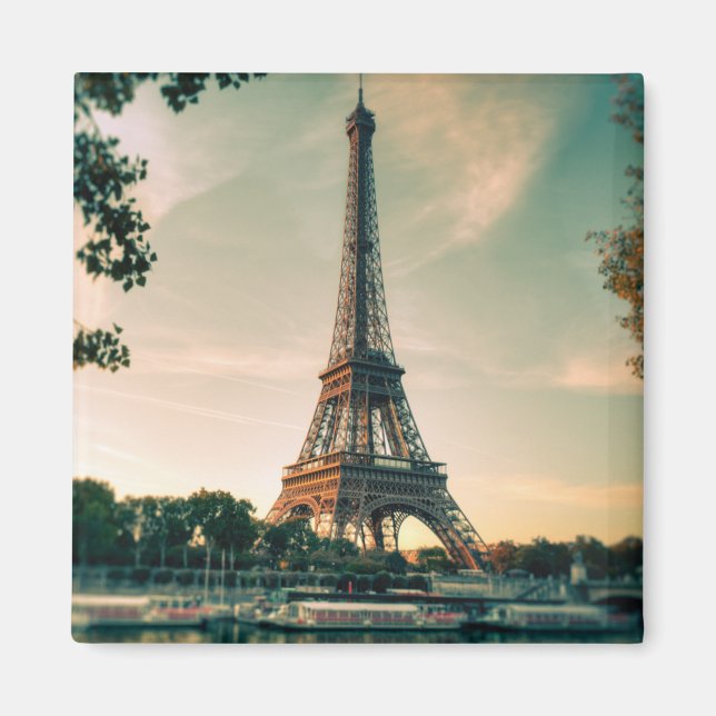 Eiffel tower throw pillow magnet (Front)