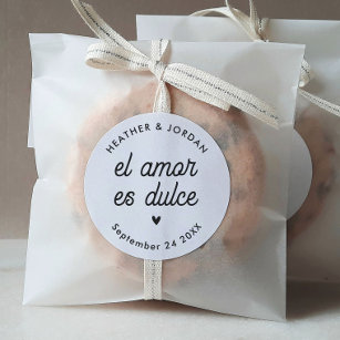 El Amor es Dulce Modern Wedding Favours Classic Round Sticker