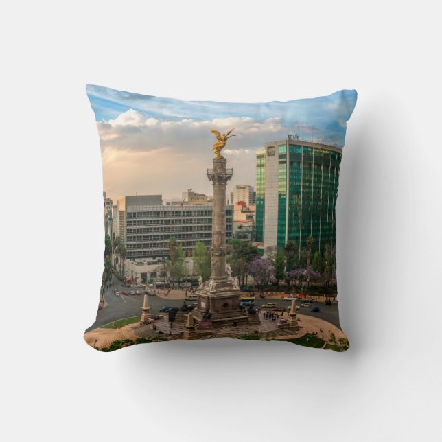 El Angel De Independencia Throw Pillow (Front)