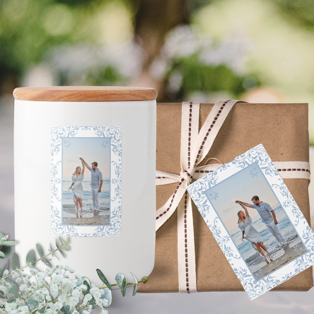 Élégant bleu et blanc photo bordé étiquettes de ma (elegant coastal chic blue and white wedding engagement photo labels for candles gifts bridal party)