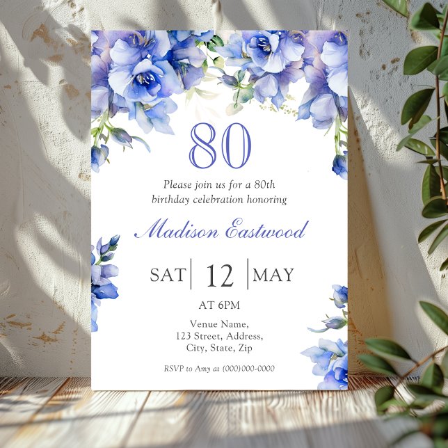Elégant bleu floral 80e anniversaire Invitation (Créateur téléchargé)