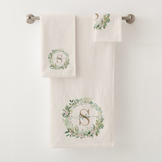 Elegant Botanical Monogram Towel with Custom Name (En situation)