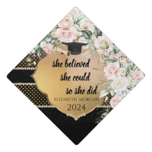 Élégant chapeau de diplômé noir avec roses