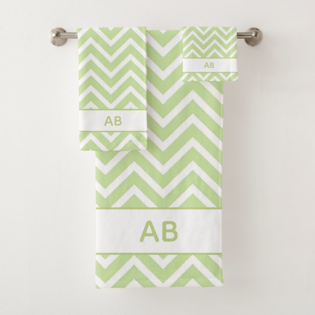 Elegant Chevron Pattern & Monogram on Sage Green (En situation)