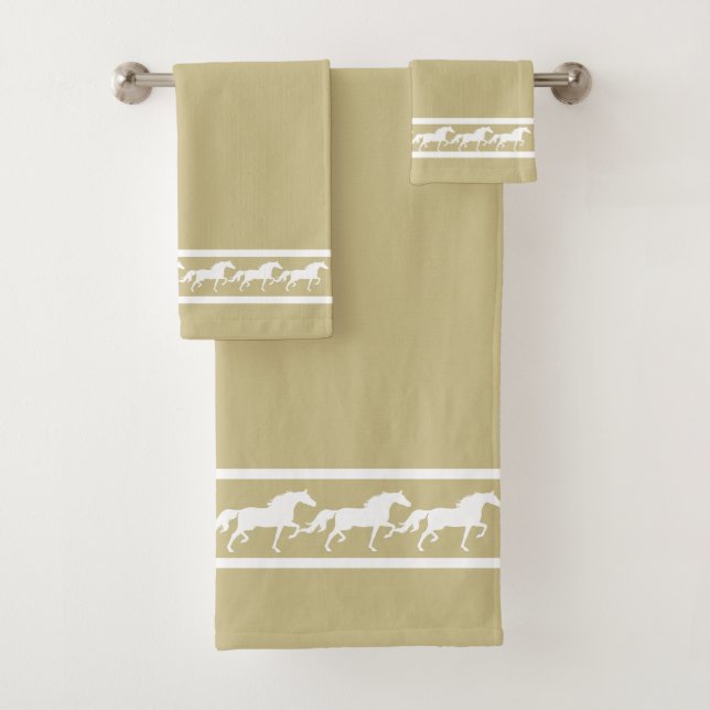 Elegant, Chic White Horses on Lucky Beige (En situation)