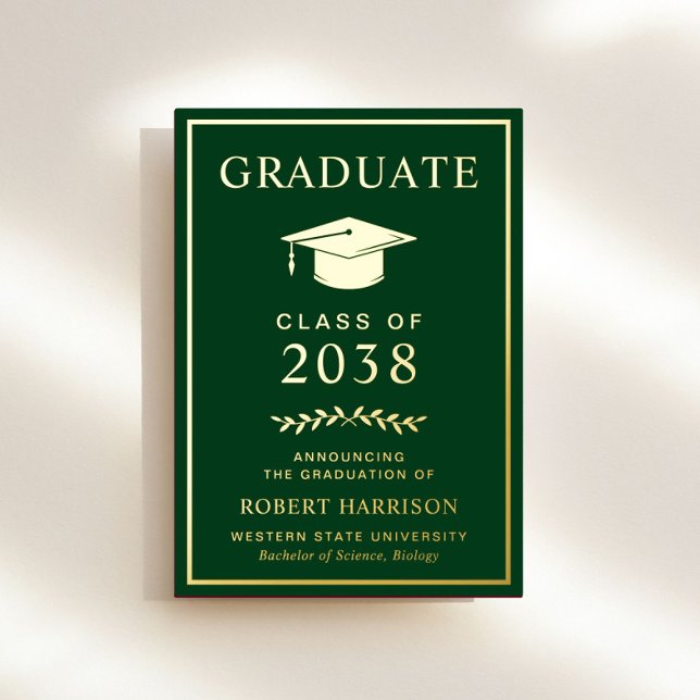 Elegant College Green Graduation Faire-part d'huil (An elegant college graduation foil announcement to celebrate the graduate's achievements)