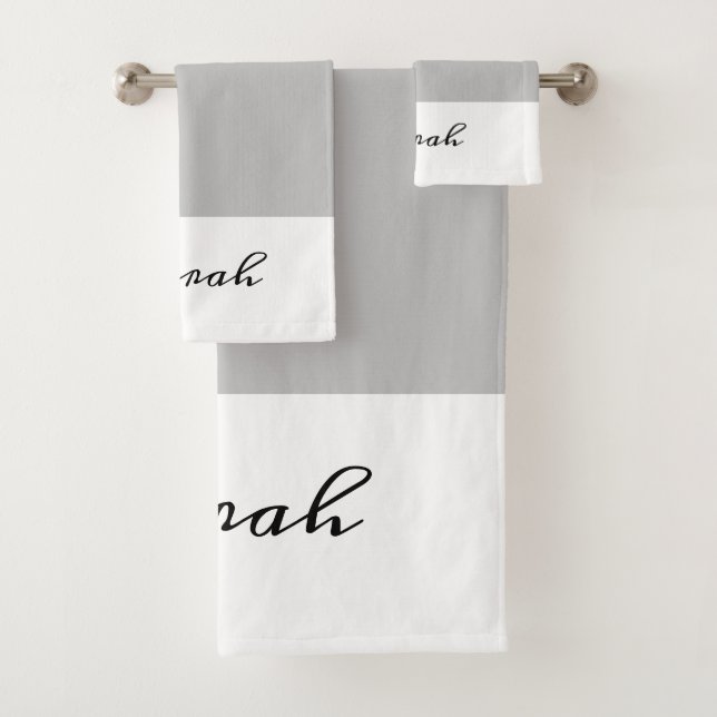 Élégant ensemble de serviettes de bain gris et bla (En situation)