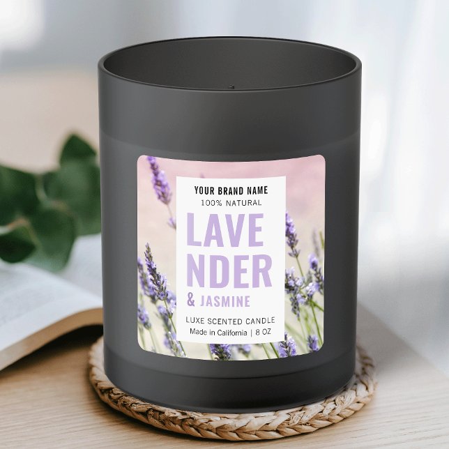 Élégant Étiquette De Bougie D'Emballage De Produit (Elegant lilac and white square product label with custom image background)
