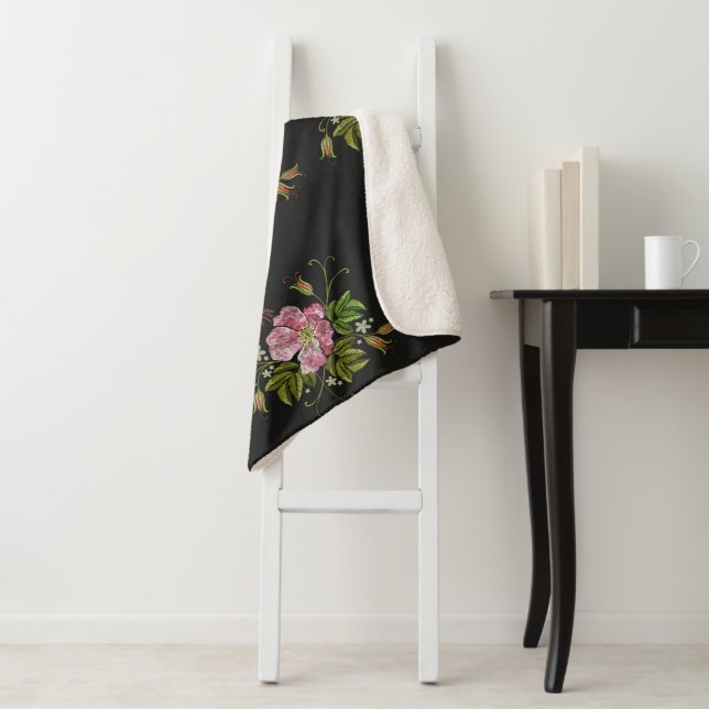 Elegant Floral Embroidery Pattern Black Background Sherpa Blanket (In Situ)