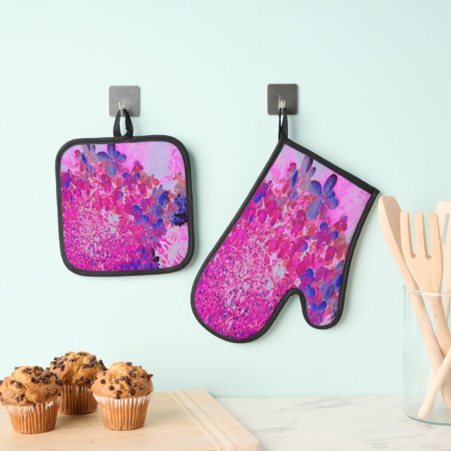 Elegant Fuchsia and Dark Blue Limelight Hydrangea Oven Mitt & Pot Holder Set (Insitu(Hanging))