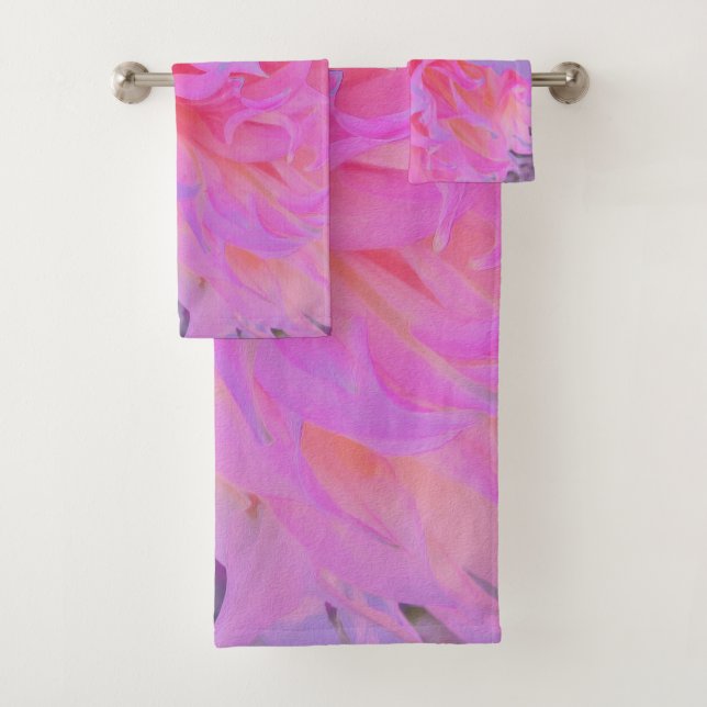 Elegant Hot Pink and Magenta Decorative Dahlia Bath Towel Set (Insitu)
