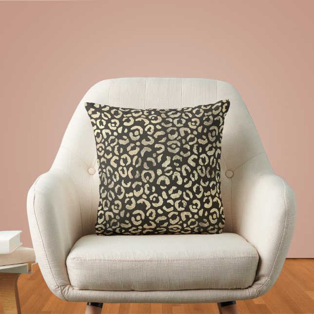 Elegant Leopard Print Throw Pillow (Creator Uploaded)