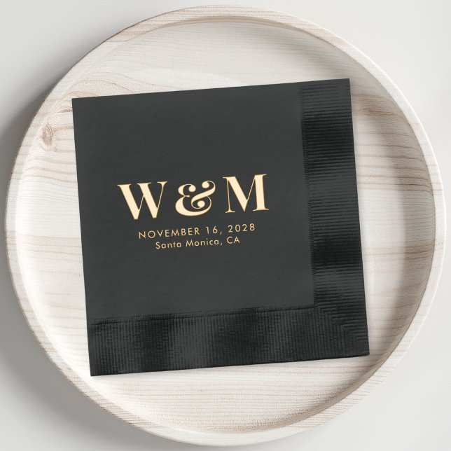 Élégant Mariage de la mariée de chambre Monogramme (Elevate your wedding reception decor with these elegant Bride & Groom Monogrammed foil napkins)