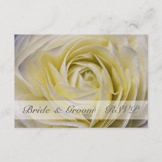 Elégant mariage floral blanc RSVP