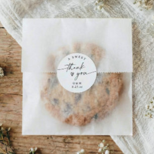 Elegant Minimalist A Sweet Thank You Wedding Favou Classic Round Sticker