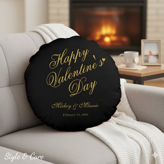 Elegant Minimalist Valentine’s Day Love Round Pillow (Elegant Minimalist Valentine’s Day Love Round Pillow)