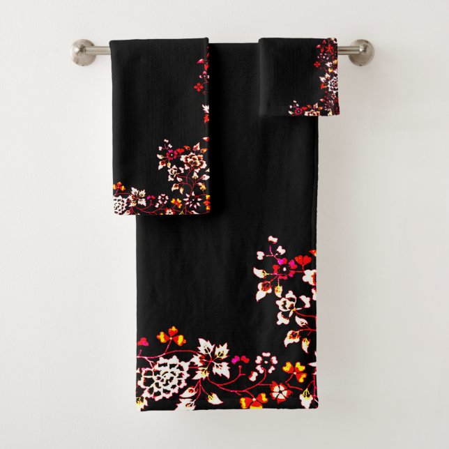 Élégant modèle floral noir serviettes de bain (En situation)