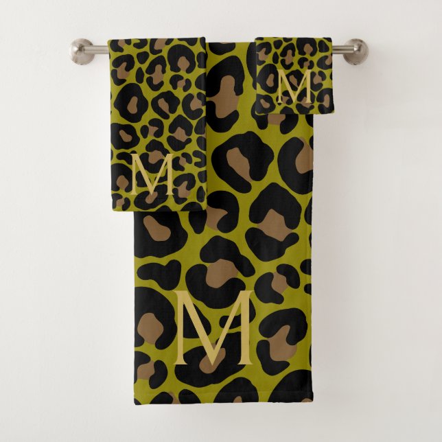 Elegant Olive Green Leopard Monogram  (En situation)