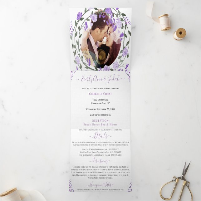 Élégant Peine violette Mariage Floral Tri-Fold Pho (Intérieur)