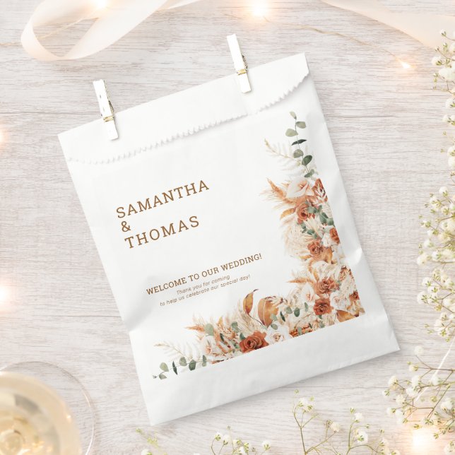 Elegant Personalized Wedding Gifts and Favours Bag (Clipped)