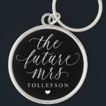 Elegant Script Black Bride to Be Gift Keychain<br><div class="desc">Shower the bride-to-be with this elegant personalized keychain featuring the phrase “the future mrs” in beautiful script typography. Customized with her soon-to-be last name, this stylish black and white design makes a thoughtful and beautiful gift for the bride. Perfect for bridal showers, engagements, or wedding planning days, it’s a chic...</div>