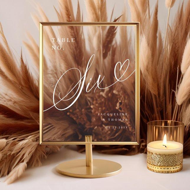 Élégant Script Mariage de coeur Numéro de table Si (Elegant Script Heart Wedding Table Number Six Acrylic Sign)