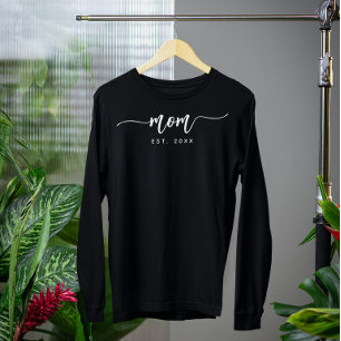 Elegant Script Mom Established Year Black White T-Shirt