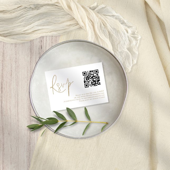 Elégant script or QR Code Mariage RSVP carte RSVP (Elegant gold script and convenient QR code. Available digitally or printed.)