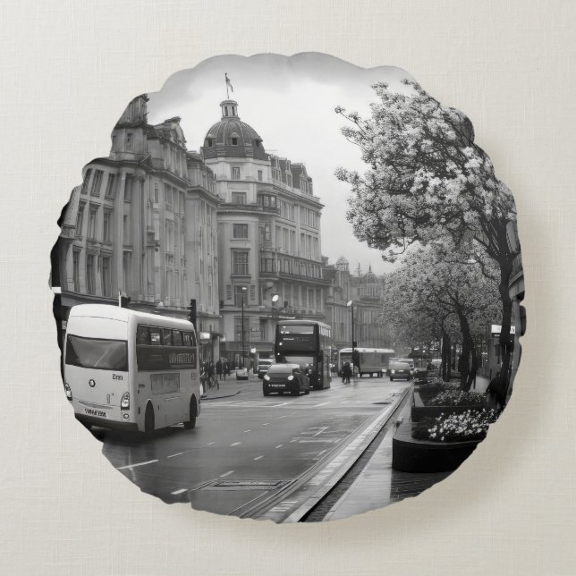 Elegant Street View  Round Pillow (Front)