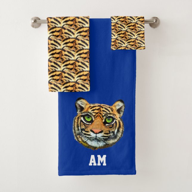 Elégant visage et monogramme de tigre sur bleu (En situation)