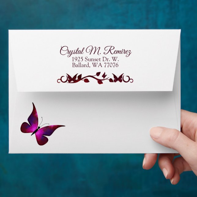 Élégante enveloppe papillon rouge avec adresse de  (Hand)